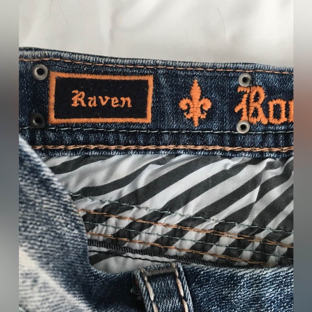 EUC Rock Revival Raven 27 heavily embroidered/embellished jean shorts. - Picture 7 of 13